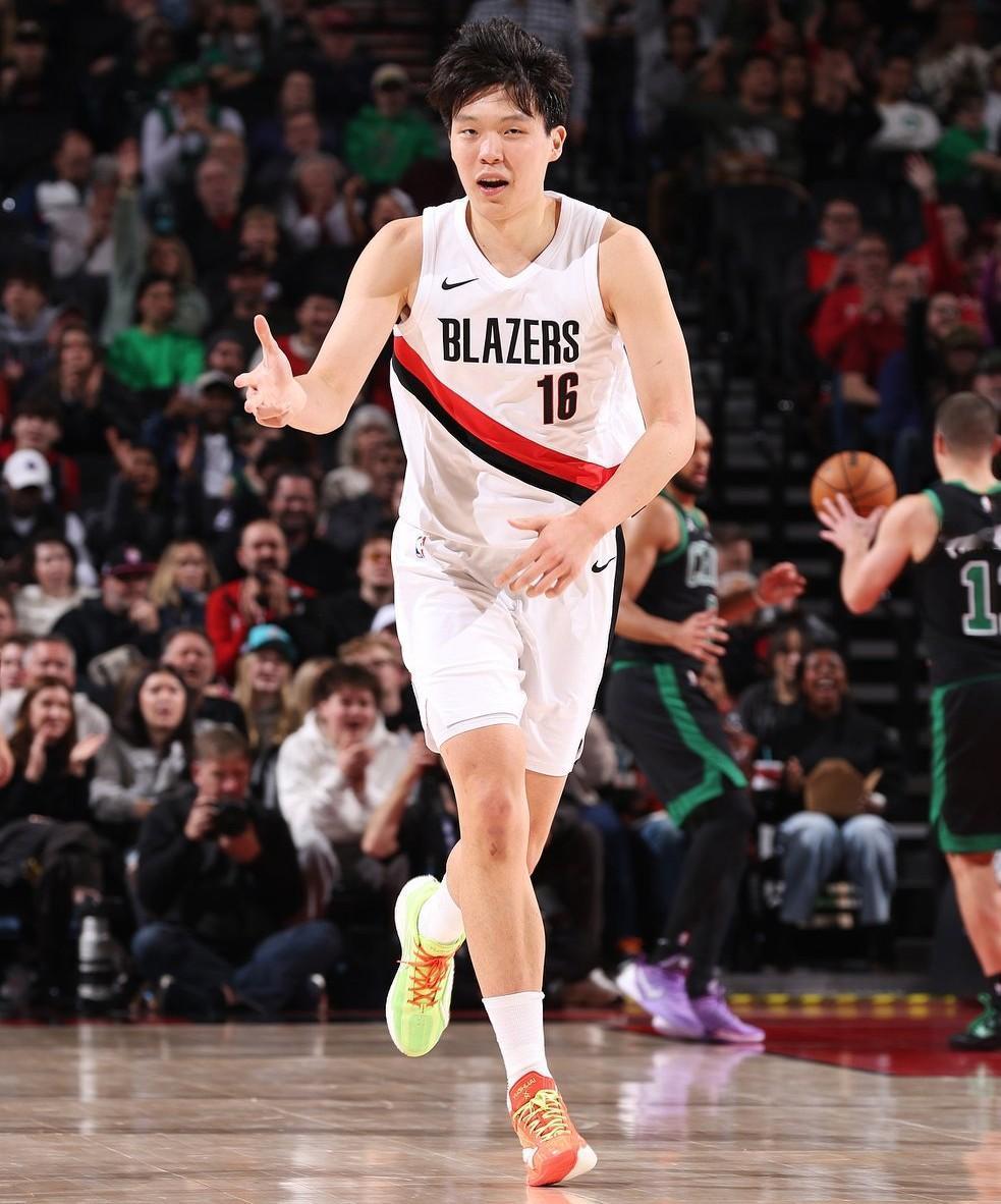 杨瀚森终于在开拓者打上轮换了，效果真的很好，今天开拓者与凯尔特人的比赛中，开拓者