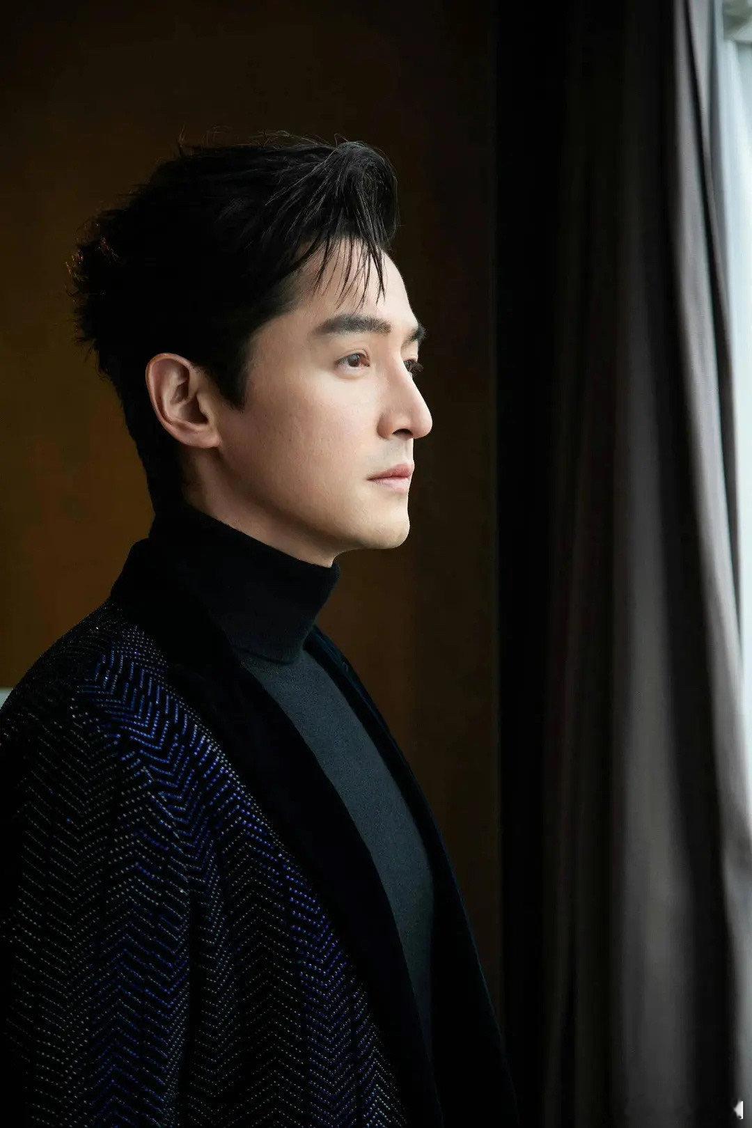 #胡歌得奖白玉兰后安利新综艺#胡歌绝对是敬业赛道第一人，拿了白玉兰奖还不忘了向大