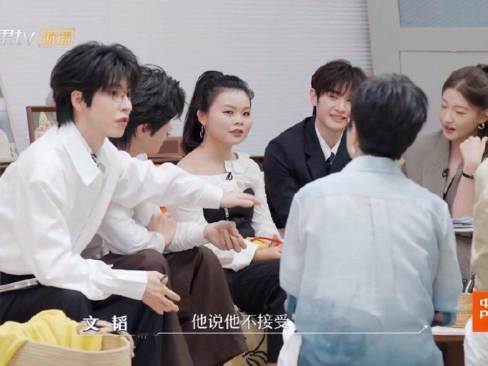 文韬反过来坑了高卿尘一把初入职场金融季 文韬的坑人技术突飞猛进。小九才开口，文韬