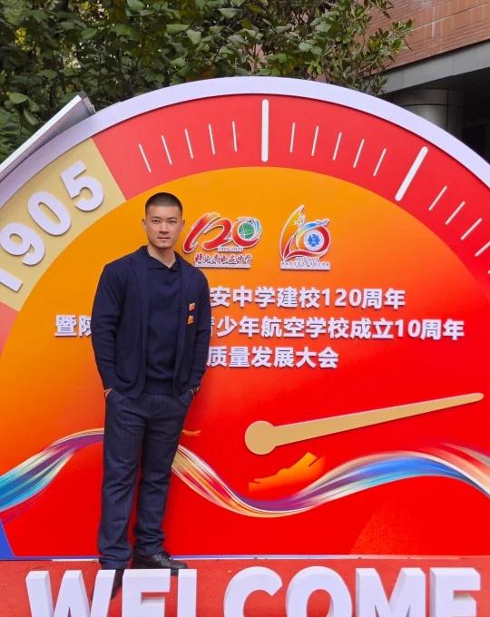 西安中学120周年校庆
百廿春秋风雨兼程，弦歌不辍桃李芬芳。
愿母校在新的征程上