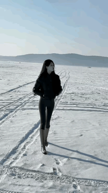 看到这张画面，突然想起了一首诗：北方有佳人，绝世而独立，一顾倾人城，再顾倾人国，