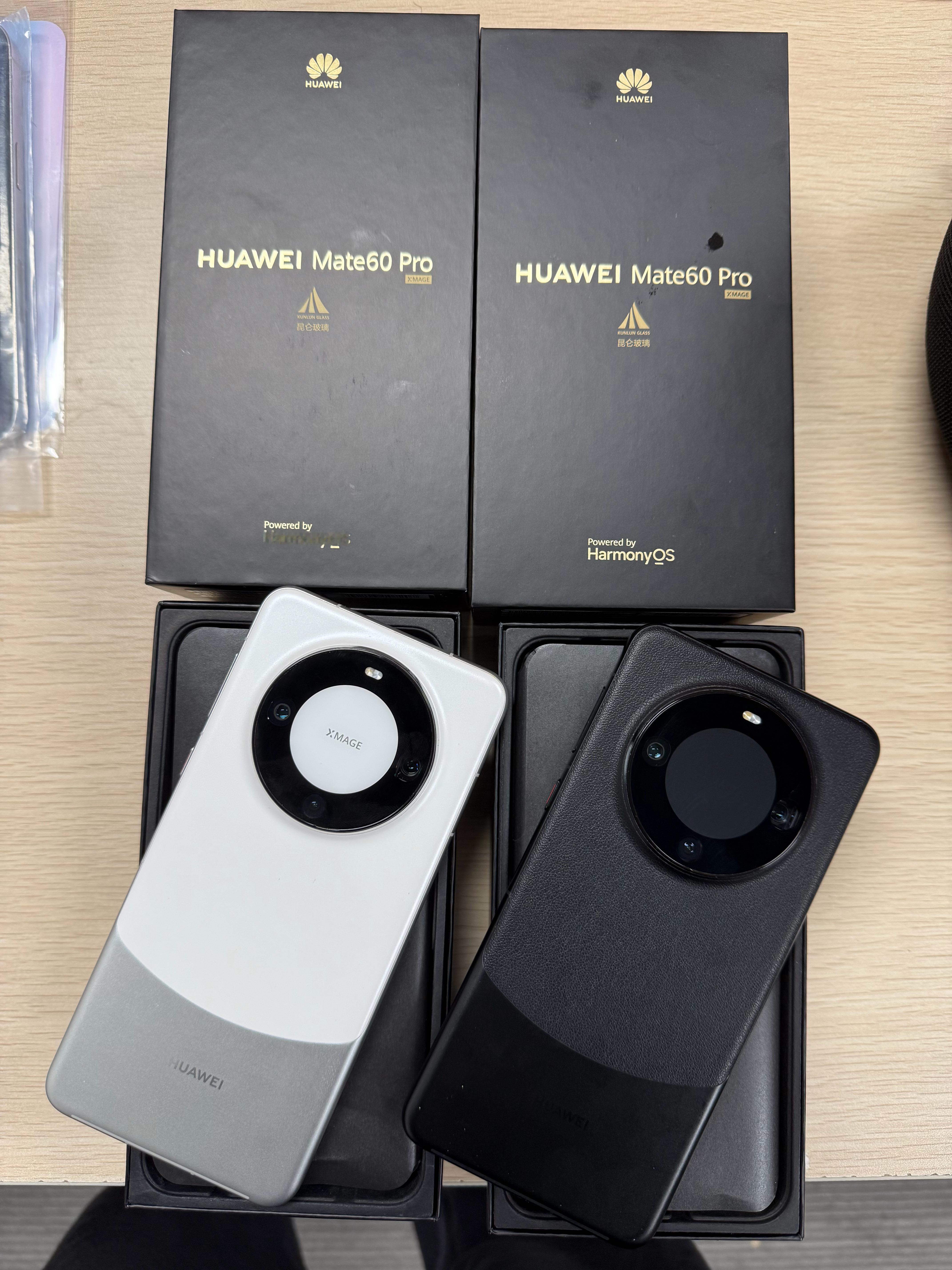一对夫妻换了全新华为Mate80Pro，把用了两年的Mate60Pro都回收了不