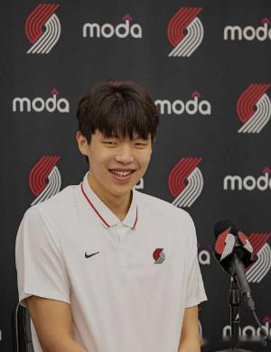 杨翰森商业价值813%营收增长 夏季联赛对灰熊，腾讯体育520万人免费看，付费场