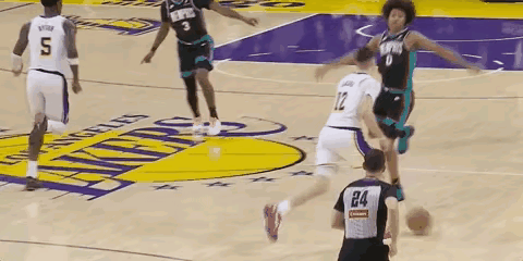 拉拉维亚二运，裁判没看到，自己憋不住笑了灰熊vs湖人曝湖人勇士将有交易达成