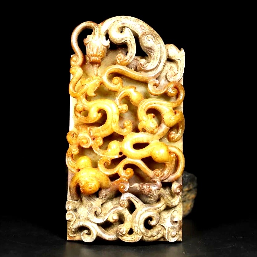 高古玉 欣赏一块汉代高浮雕牌子，新疆和田玉材，正面高浮雕螭龙凤，反面游絲毛雕饕餮