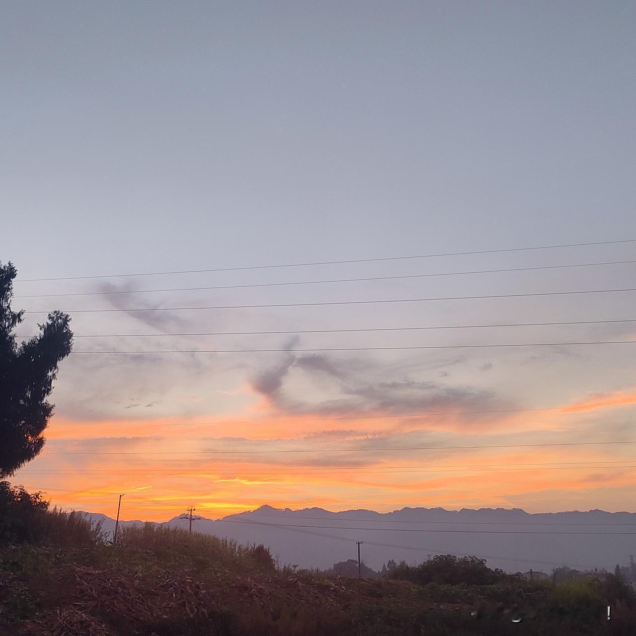 上一篇我说了老夏这几年的工作原地踏步，没有机会。他的好兄弟们纷纷高升，他就怪我平