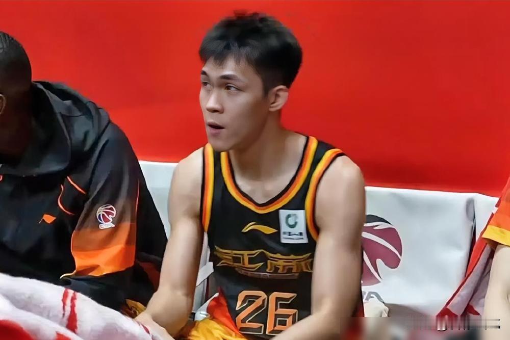 江苏这波操作简直是偷家级补强啊！卖崔晓龙的时候我还以为管理层要集体去电子厂报到，