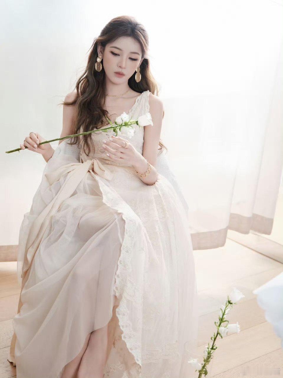 张予曦镂空长裙张予曦每一次的造型都很惊艳 