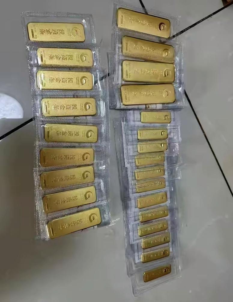 今天的金价一出来，
我感觉自己血压都飙升了！
​7月17日，金价从880一克跌到