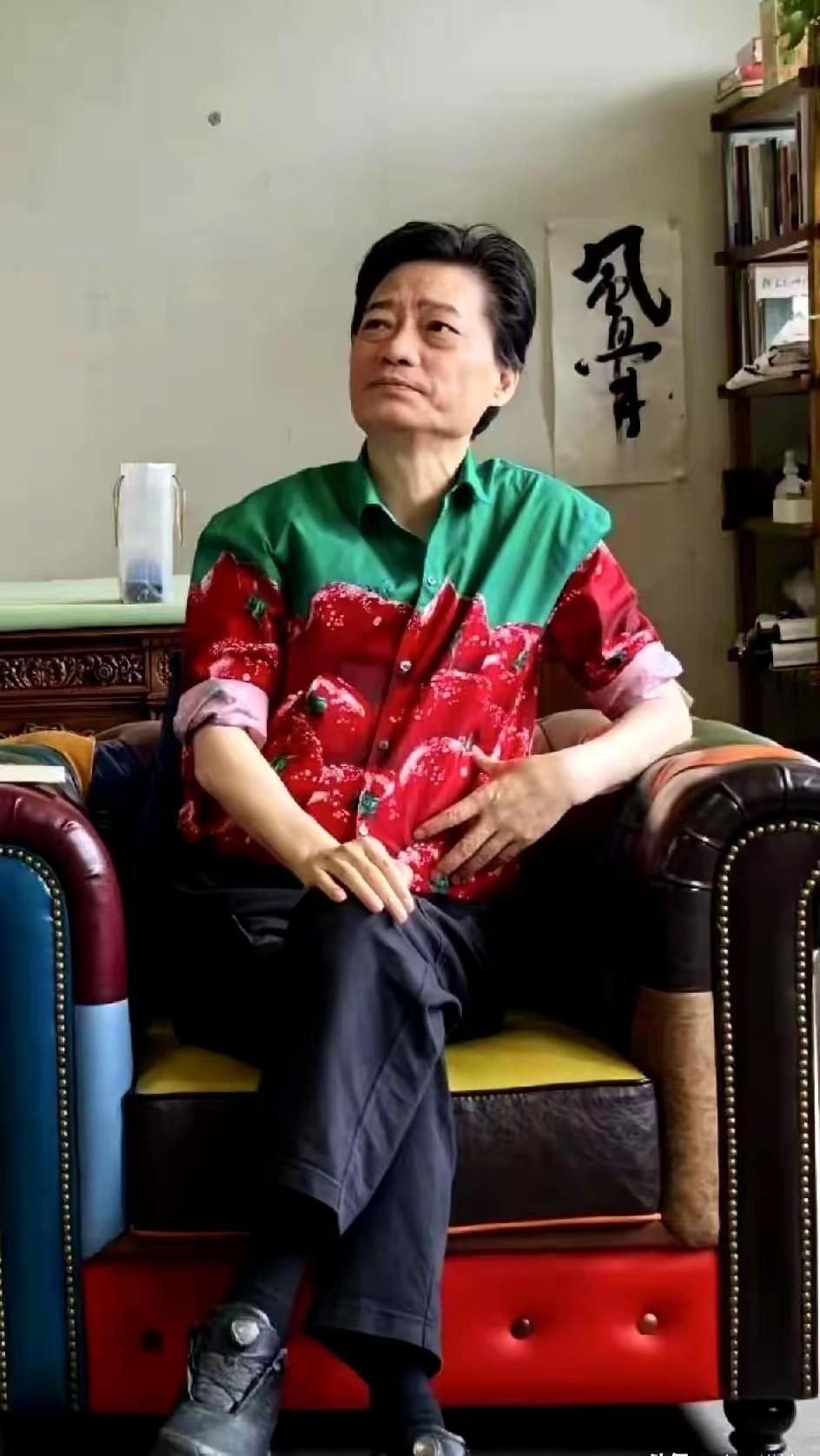 他是央视主持人最感说真话的人
你们认识他吗？
他的主持风格很沉稳，很有魅力，就算