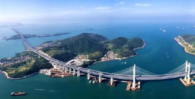 厦金大桥主塔封顶，这消息太震撼了！2025年12月1日深夜，178.1米高的主塔