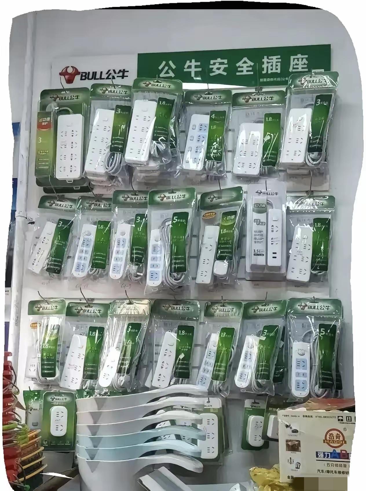 发现没有，现在很多大品公司都开始耍小聪明了。 
比如公牛电器集团，现在公牛插座在