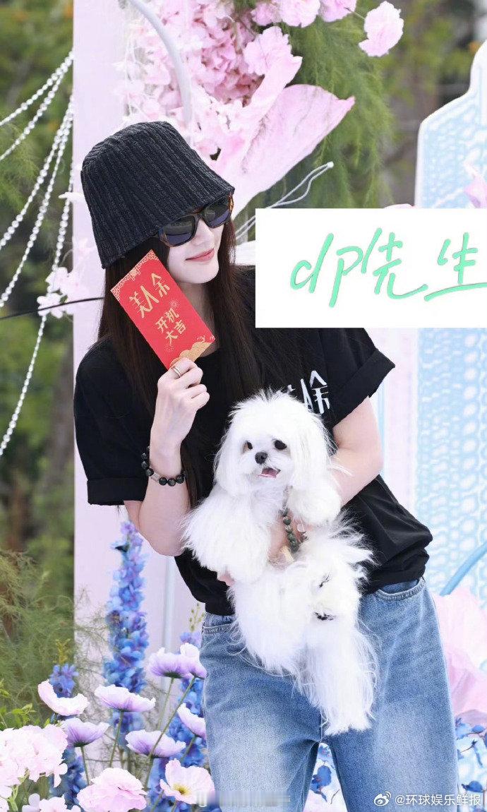 李一桐美人余开机路透今日份快乐是李一桐给的！《美人余》开机路透里抱着肉肉好可爱，