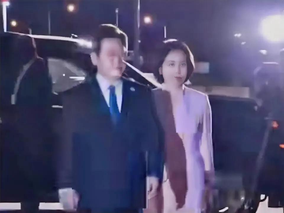 李在明从美回国，几乎无人送别，我们也可以学习小漂亮，对待小国，在礼节上没这么多事