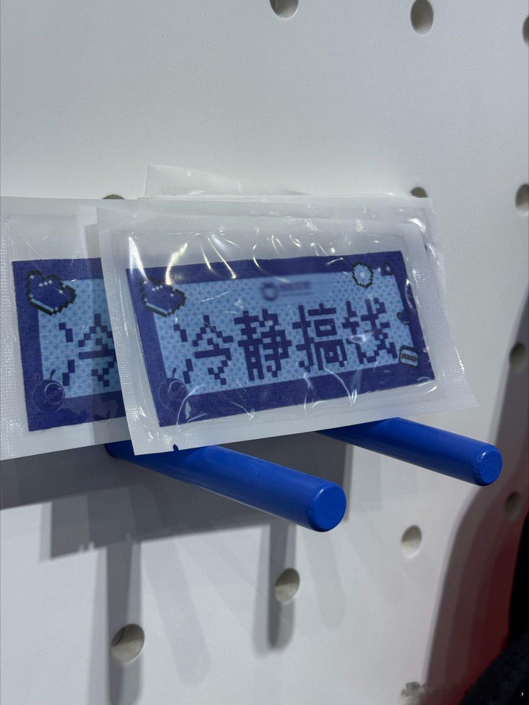 感受到了巨型拼豆的视觉震撼 线下活动的财神拼豆好热闹！不少年轻人驻足打卡许愿，属
