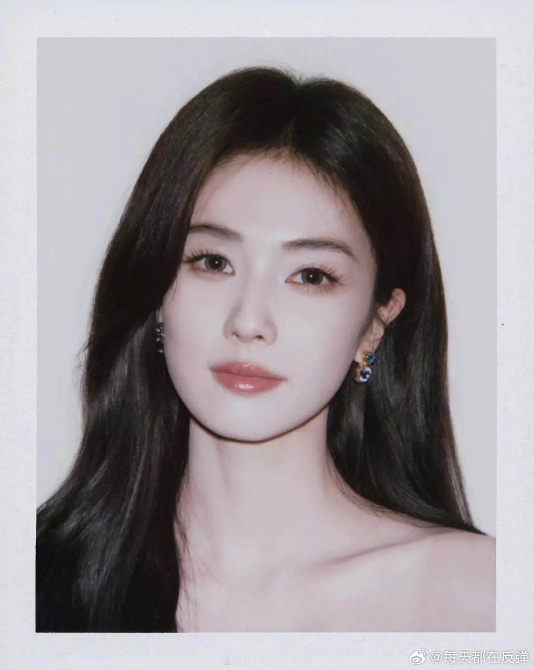白鹿第三部破万剧白鹿为什么算95花？她不是94年的吗？如果说她和95那一批一起火