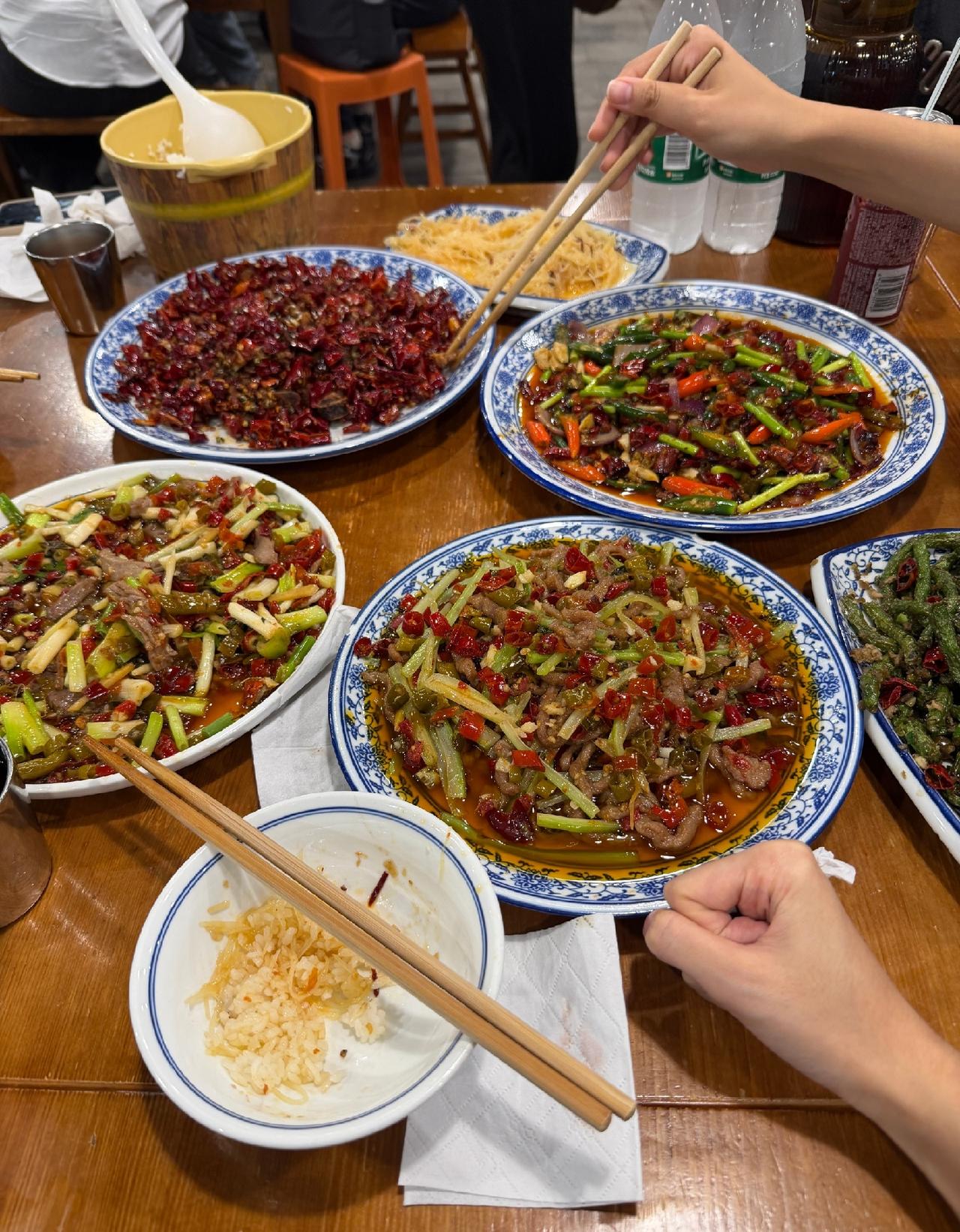 重庆的菜，用盆计算的吗…
震惊。 ​