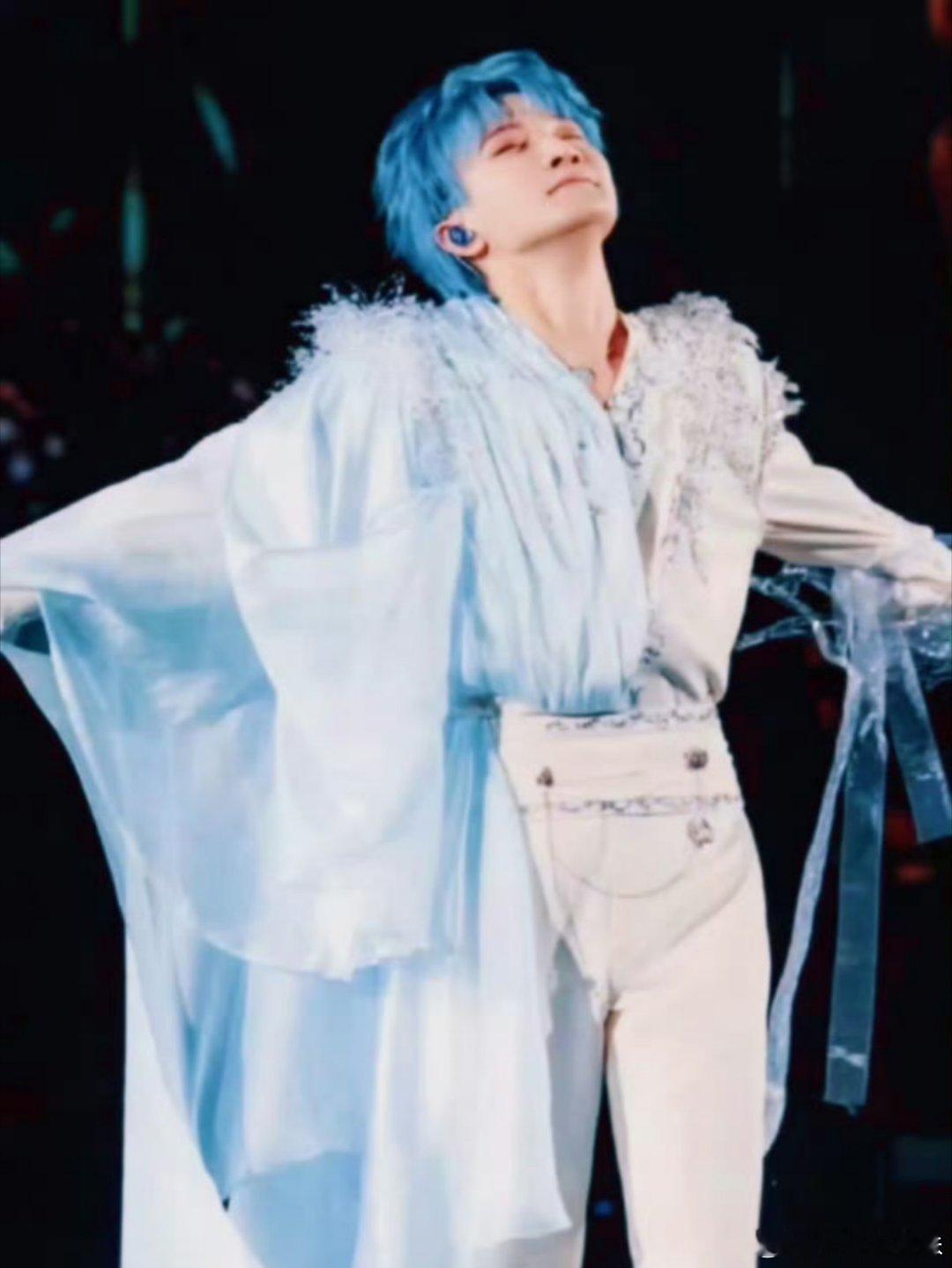 谁还没被周深和生米的互动笑到捧腹！明明上一秒还在温柔对话，下一秒冷幽默说来就来，