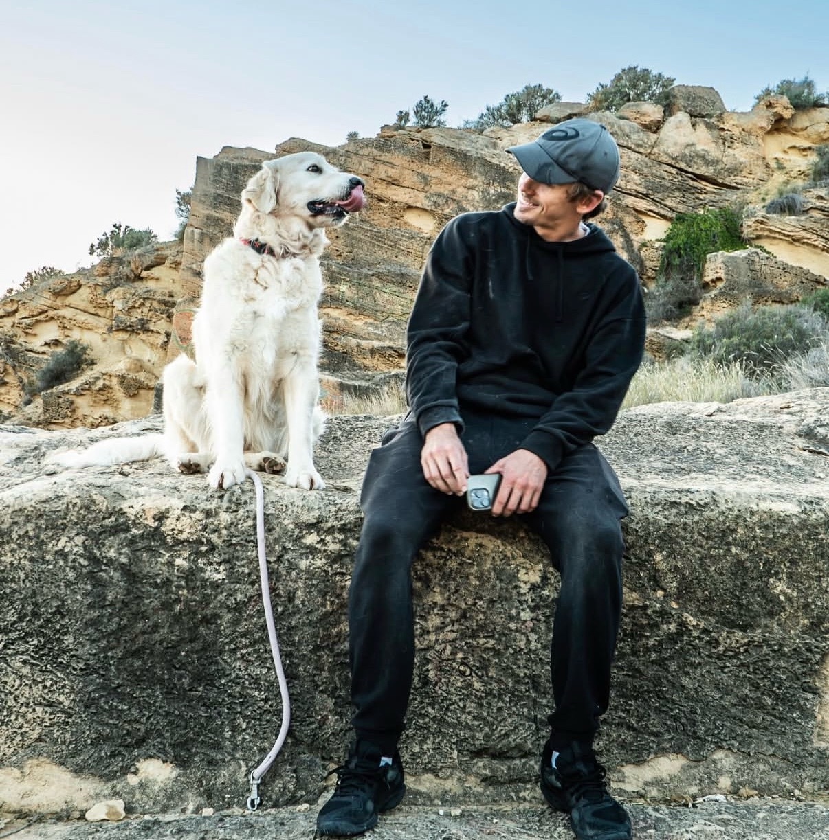 德米纳尔和大金毛，金毛是在笑吗