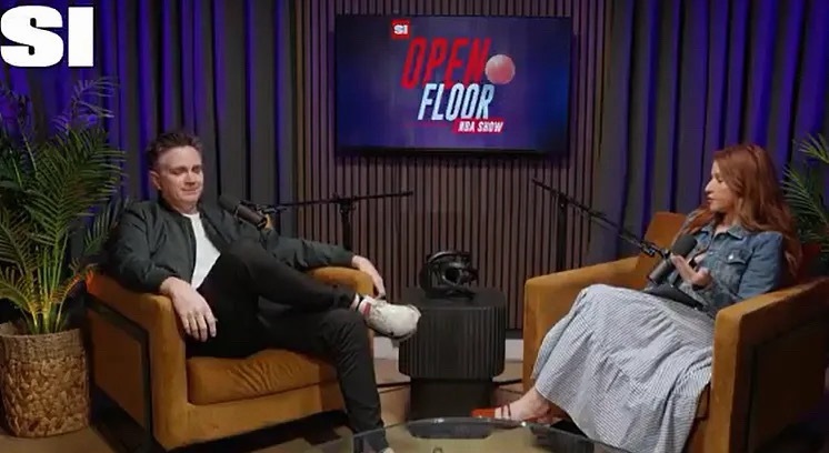 《体育画报》记者Chris Mannix在节目中谈到了伦纳德阴阳合同事件，外界日