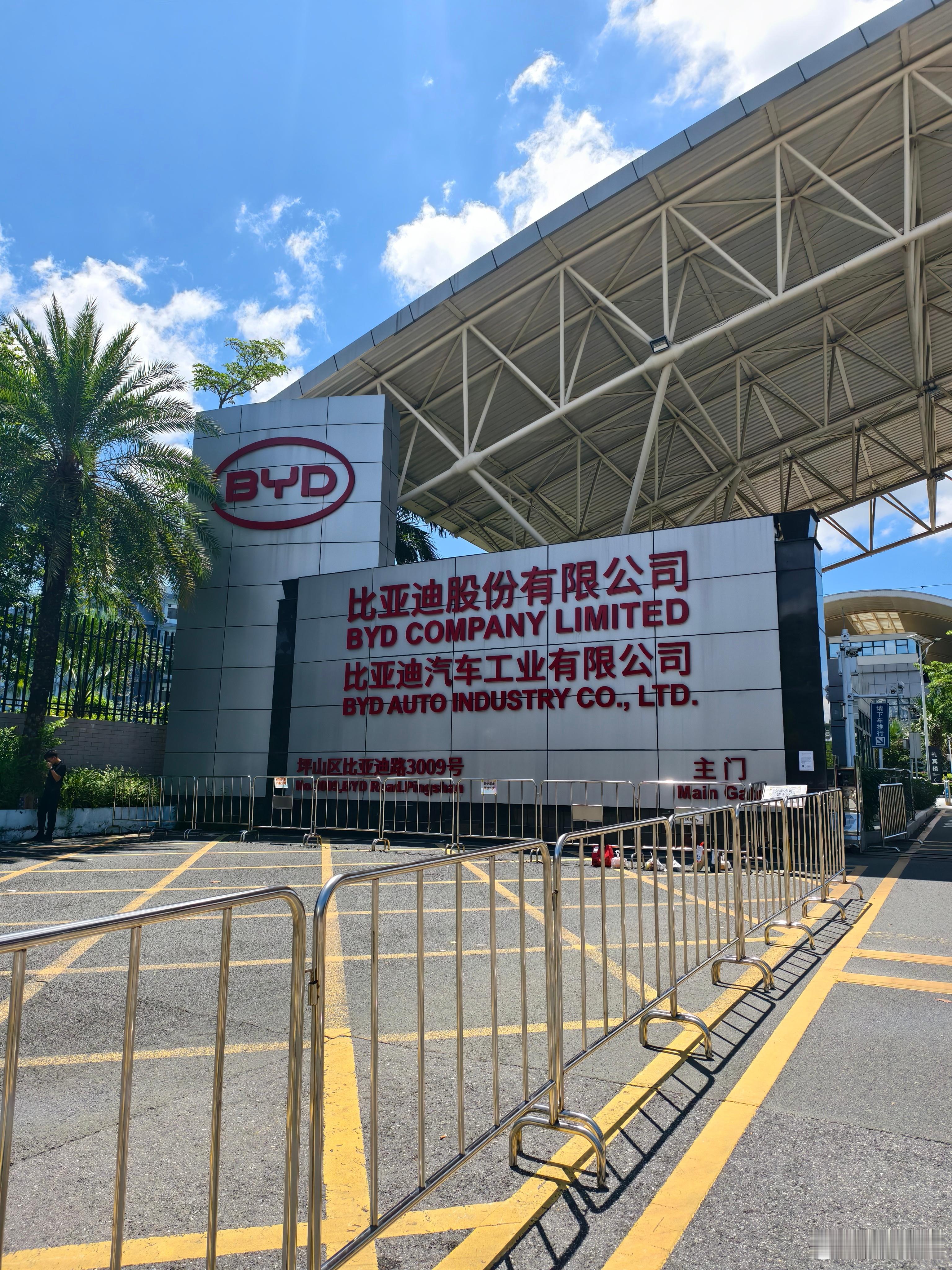 又来亚迪蹭饭了[偷笑][偷笑]，宋PLUS 老车主再来跨城跑跑天神之眼~宋L D