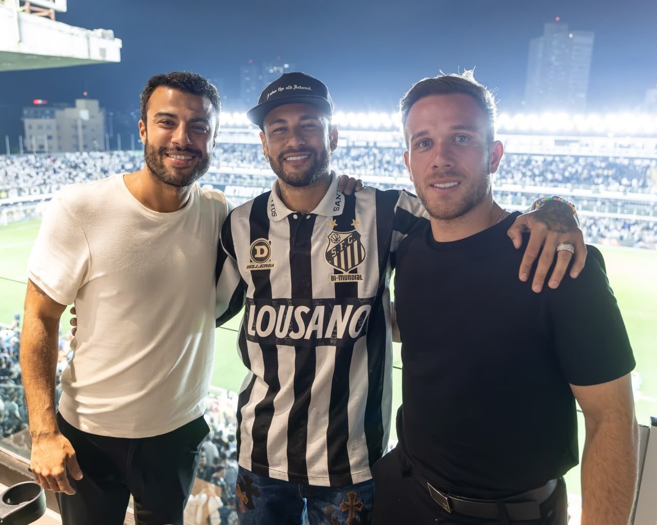 neymar[超话] 昨日看球合影内马尔 ​​​