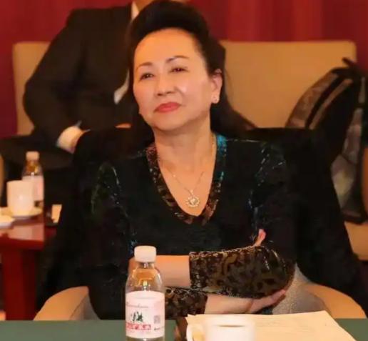 最颠覆认知的真实死刑庭审！
法庭宣判死刑那一刻，她不慌不乱，直接开出价码：用20