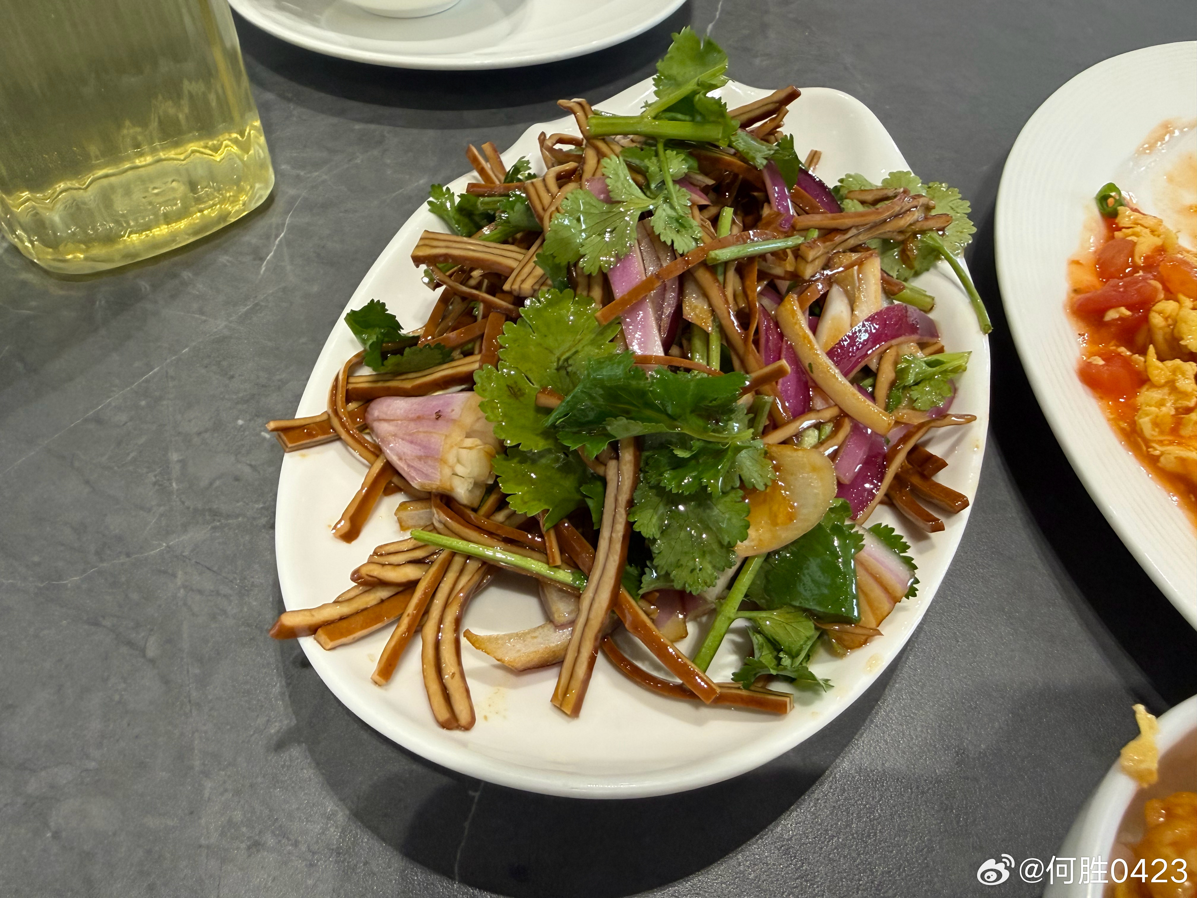 吃顿好的，出发印尼，先看场亚挑 提前去帮中超俱乐部看看强度 简阳·成都天府国际机