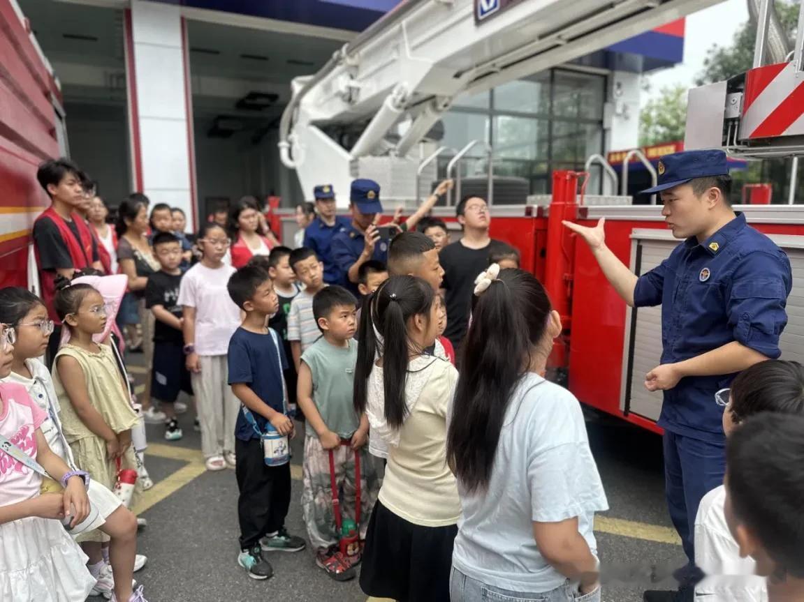 万柏林区西中环东社区：消防站研学开课 守护少年暑期安全

万柏林区小井峪街道西中
