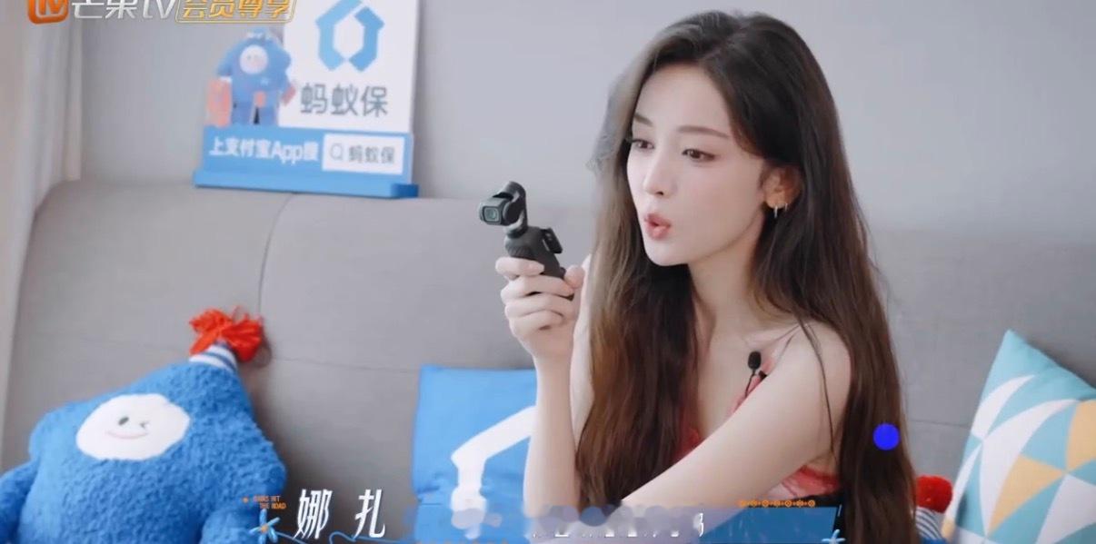 娜扎问王星越会哄姐姐开心吗花少8娜扎问王星越会哄姐姐开心吗娜扎姐这一问，我们王星