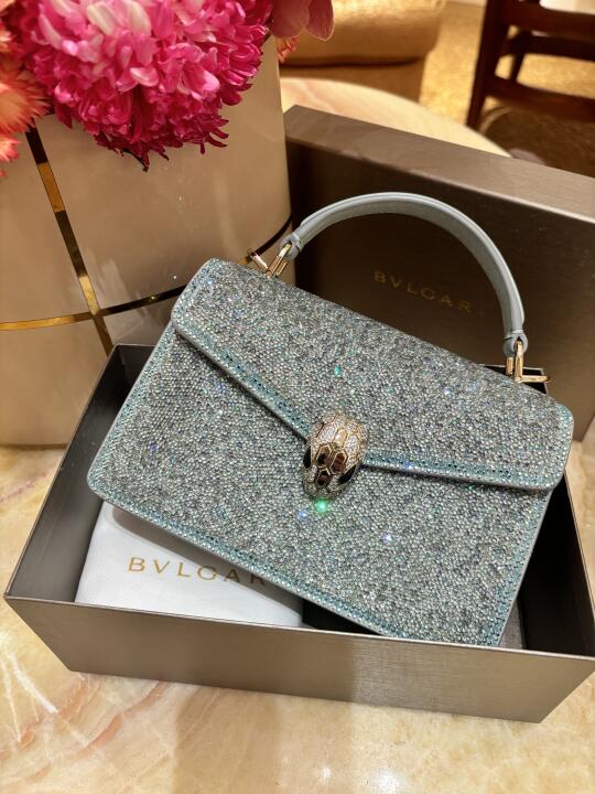 一买一个不吱声，这么好看的宝格丽新款包包