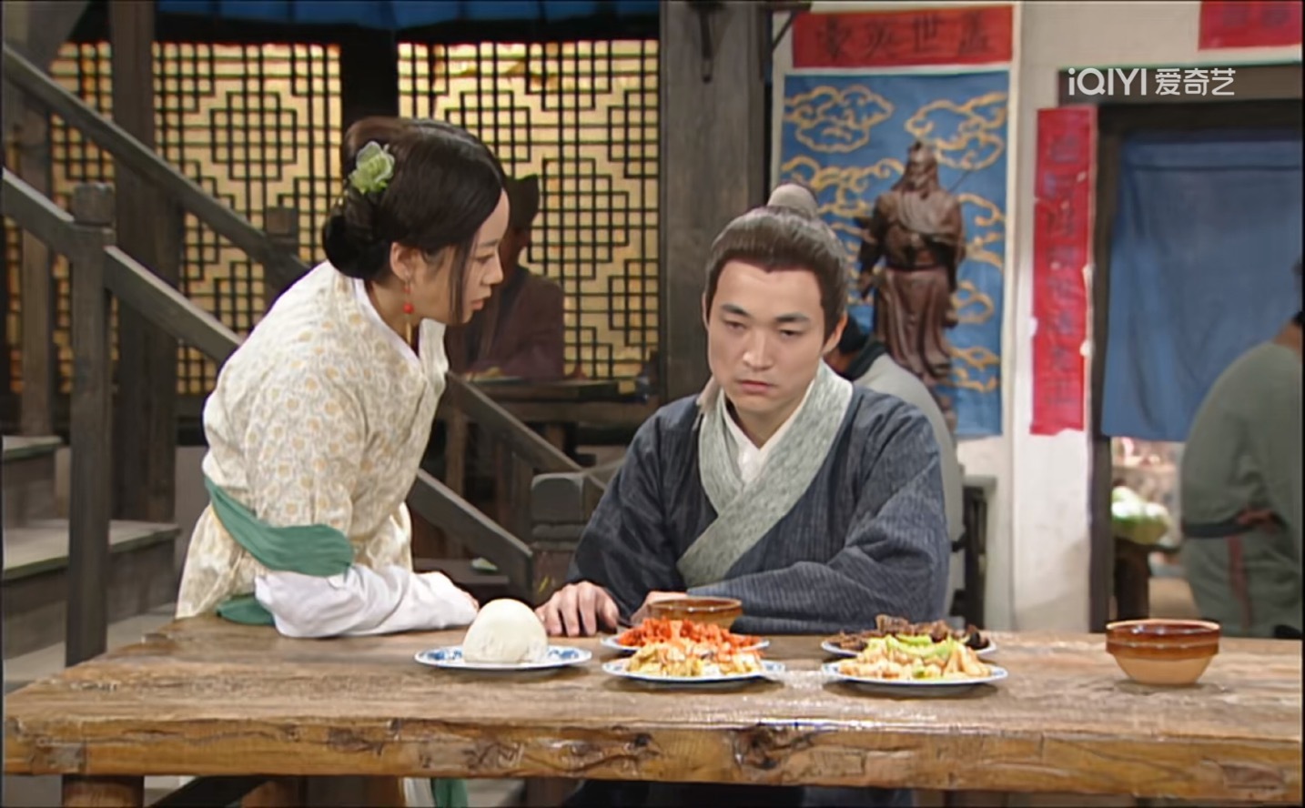 《我为湘玉存大钱》第111集小郭回去后秀才开始变得茶饭不思了，帐也不算了，整个人