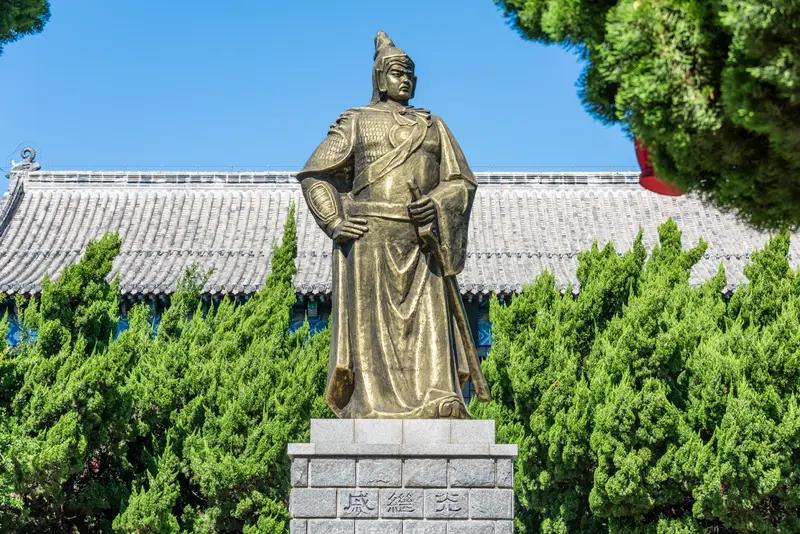 【揭秘明朝抗倭英雄——戚继光的辉煌人生与永恒功绩】

在中国悠久的历史长河中，涌