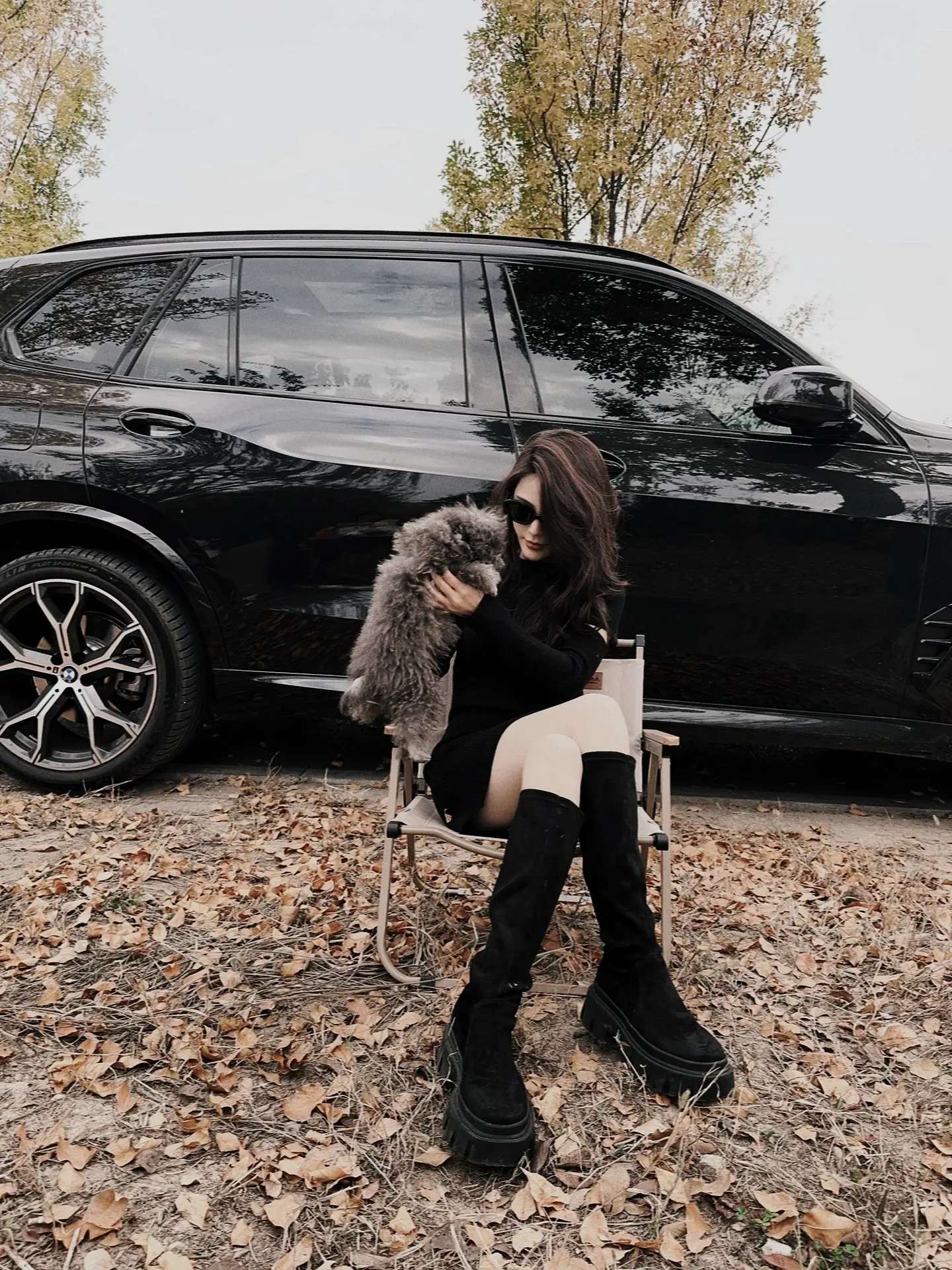 “你可以拦着外面的野花靠近他 却架不住他自己走过去赏花.”