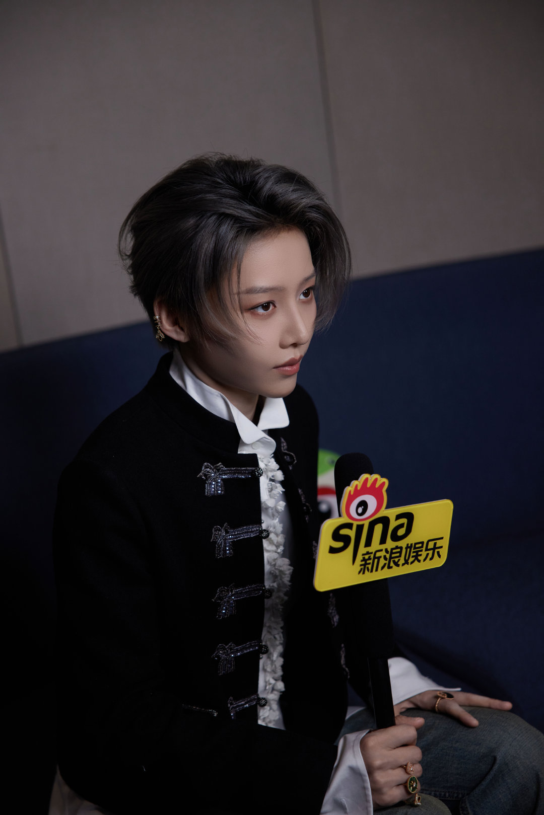 刘雨昕亮相迪奥北京旗舰店 刘雨昕的专访真的越看越喜欢！作为偏爱舒适出行的人，她对