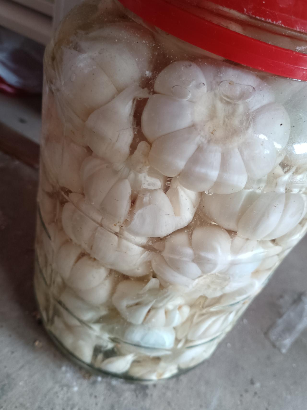 我家每年必泡的糖蒜，配方传了两代人，酸甜脆爽半年不坏
 
一到春夏之交，我家阳台