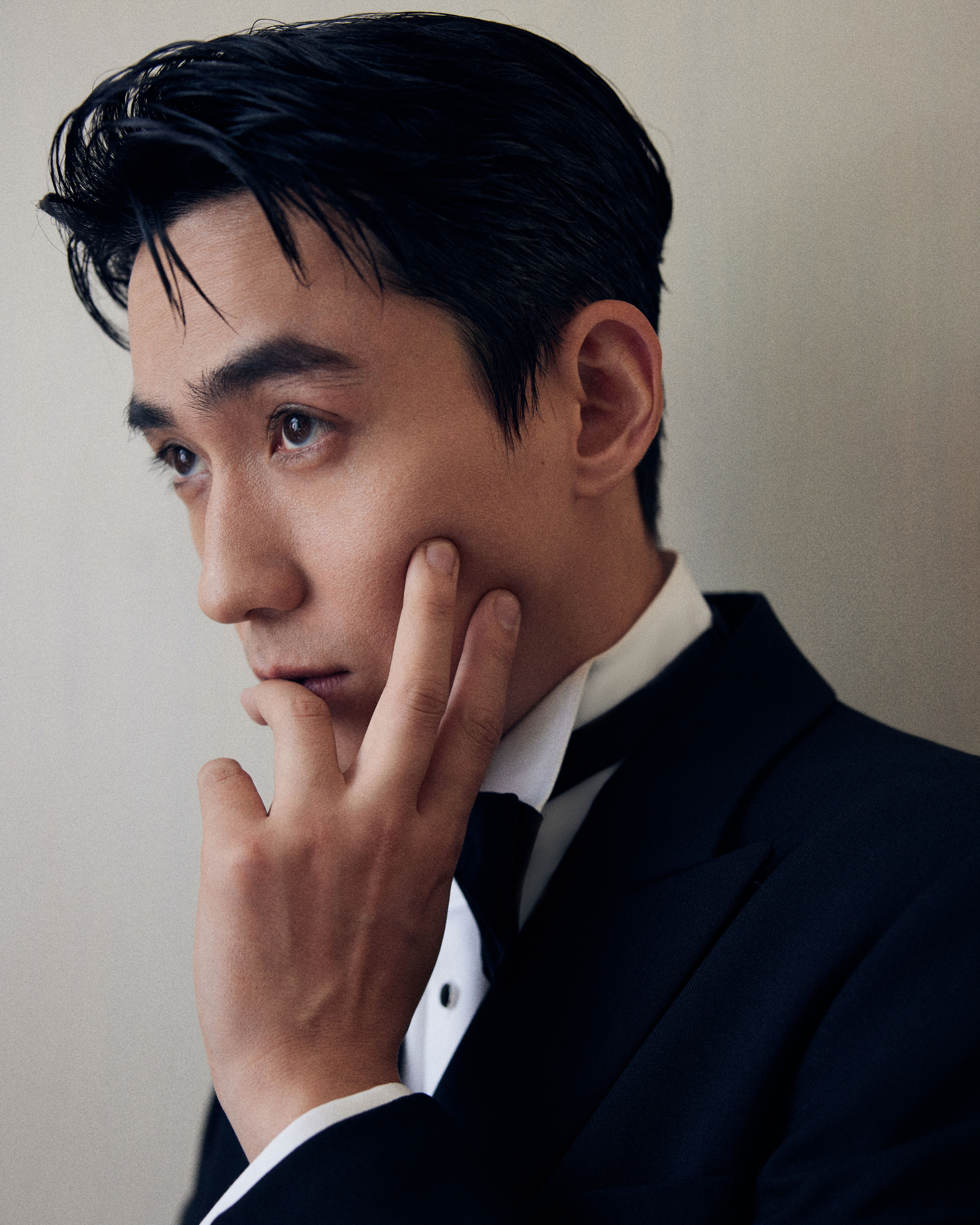 朱一龙朱一龙2026青云同路朱一龙 挚敬同路人破了晓云的曦光，霞染了秋暮的深，萦