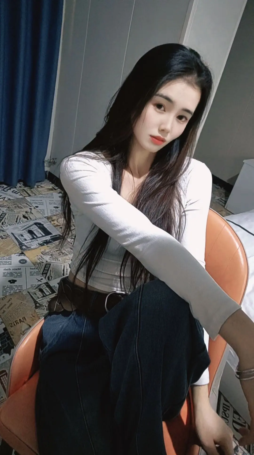 表现出来的过度强大和独立，其实是被环境逼出来的，因为身后空无一人，退一步就是悬崖