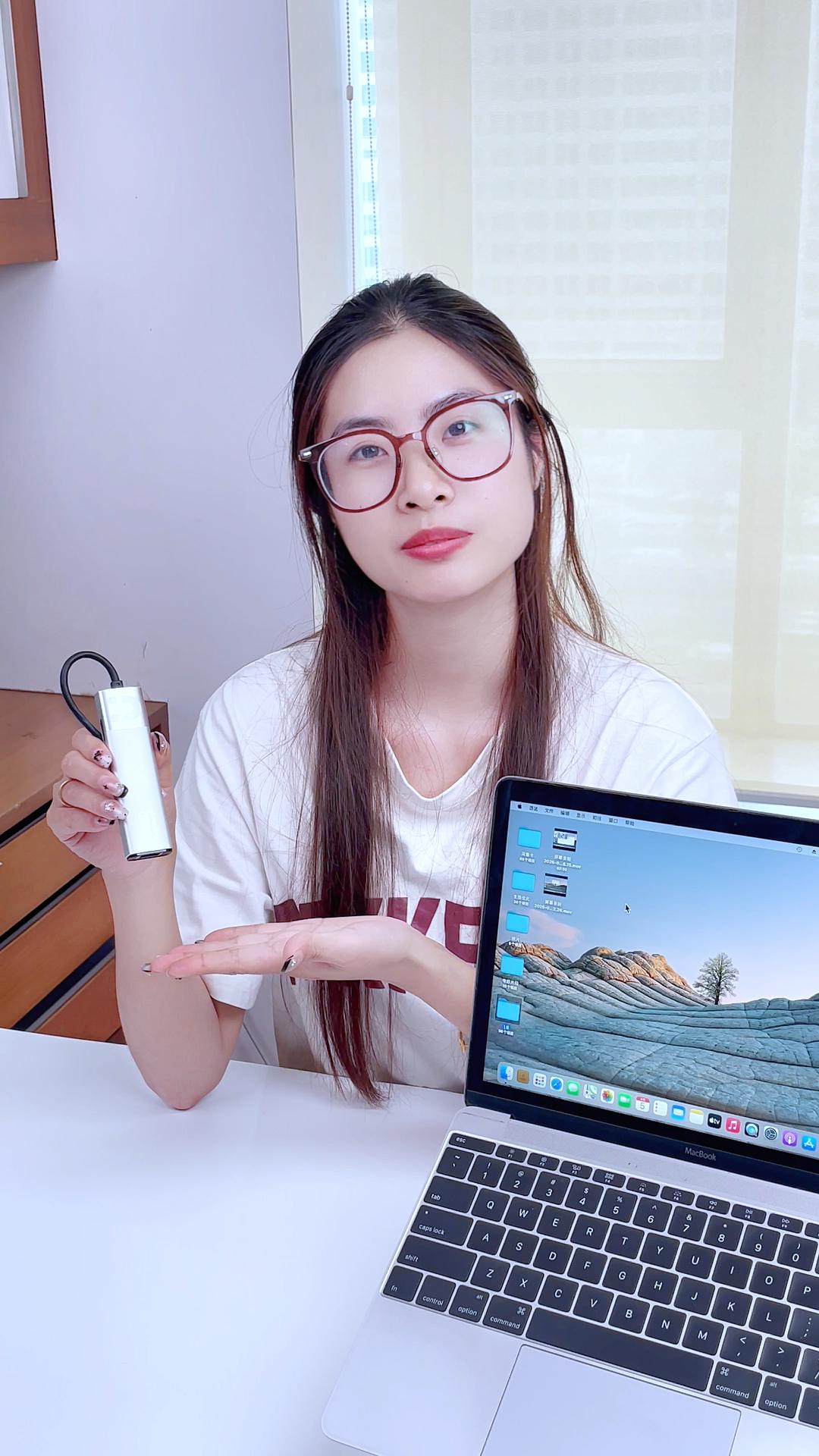 MacBook Air只有两个C口，不够用？
🚀【优越者航空铝扩展坞】
✅ 4