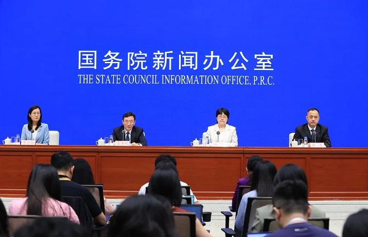 为比亚迪点赞！

7月20日上午，国务院新闻办公室举行新闻发布会，介绍了今年上半