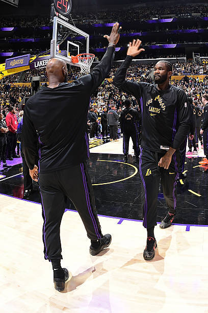 艾顿昨天赛后感叹湖人目前的氛围：“说实话，我非常怀念这种感觉。它能在场上激发出一