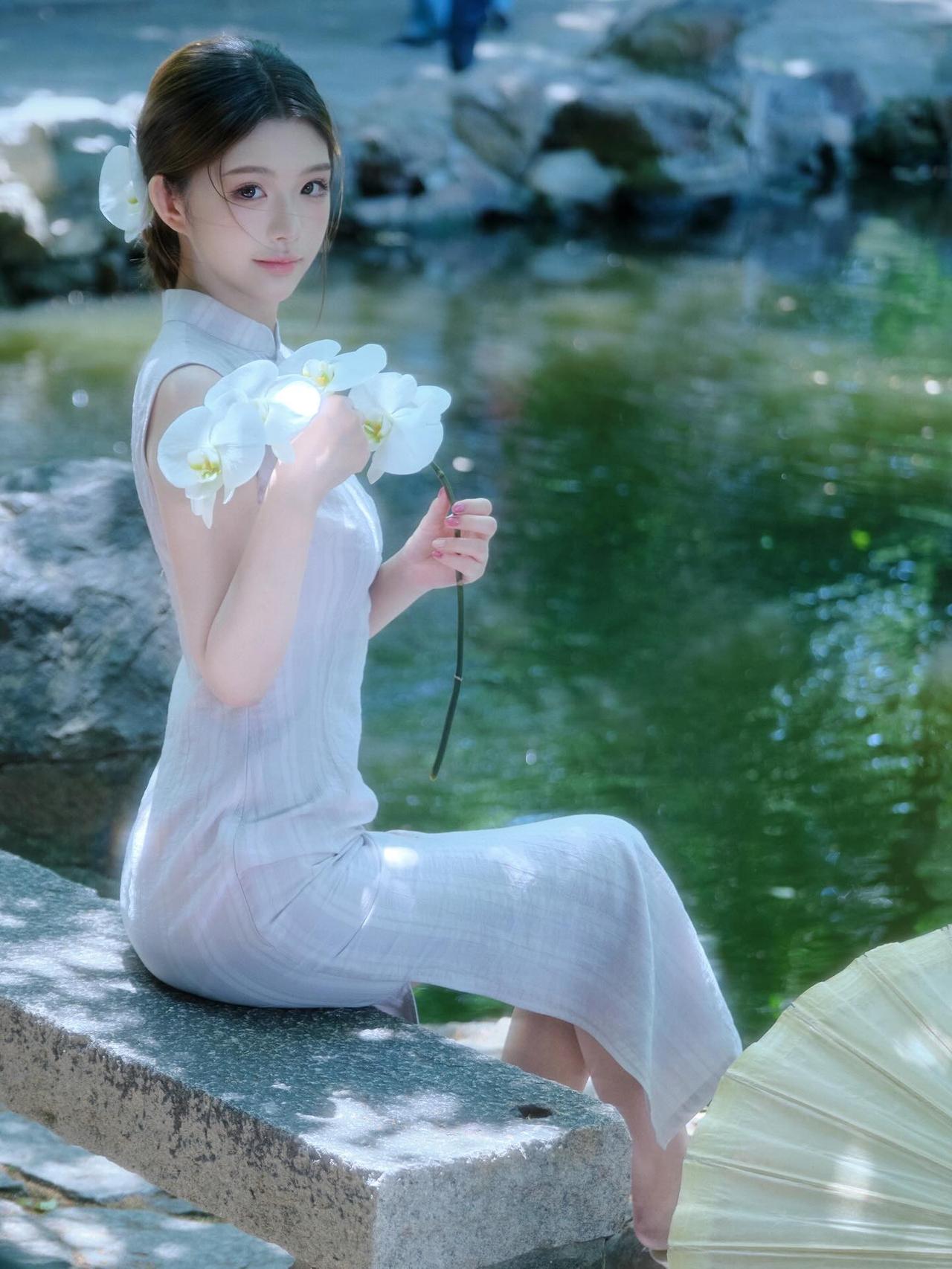 旗袍美少女画报：人生本过客 何必千千结！