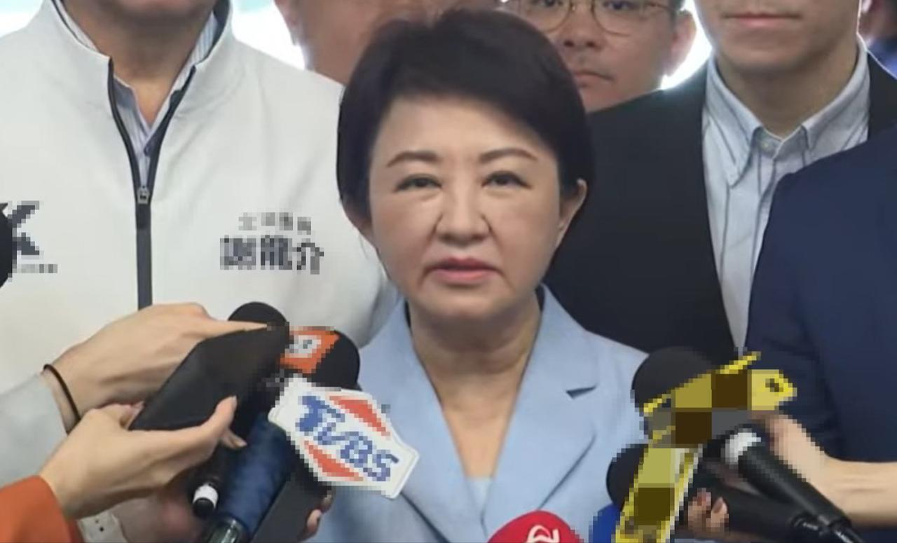 卢秀燕火力全开，痛批民进党是“有害物质”。为了2028大选，卢秀燕也是拼了。

