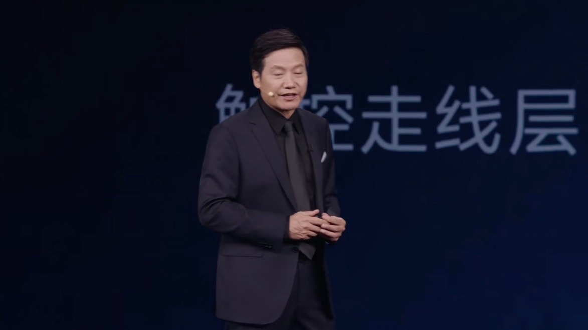 怎么感觉今天雷军穿的格外正式？ ​​​