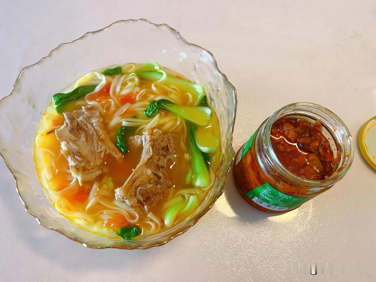 一个人的午饭，除了吃面真不知吃什么了

明天当仔他们社会实践大课堂，说去石景山那