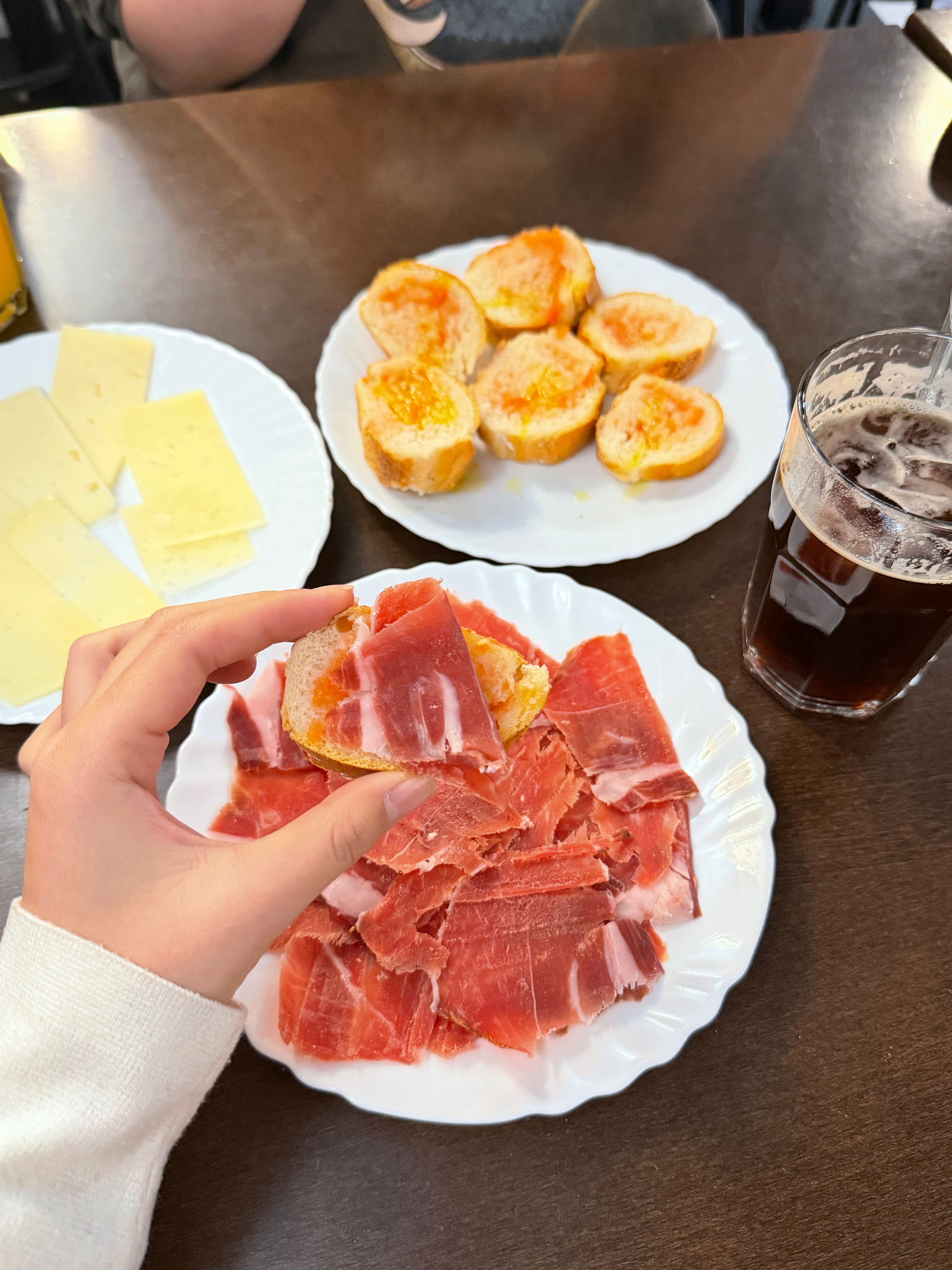 谁能拒绝看完海边日出之后来一顿面包加火腿呢🌅 