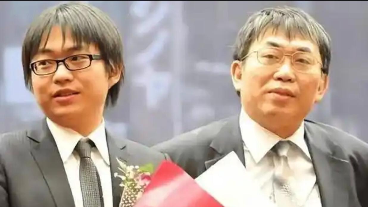 聂卫平长子孔令文原名叫聂云骢
10岁那年父母离异后，孔令文跟母亲远赴东瀛（他妈妈