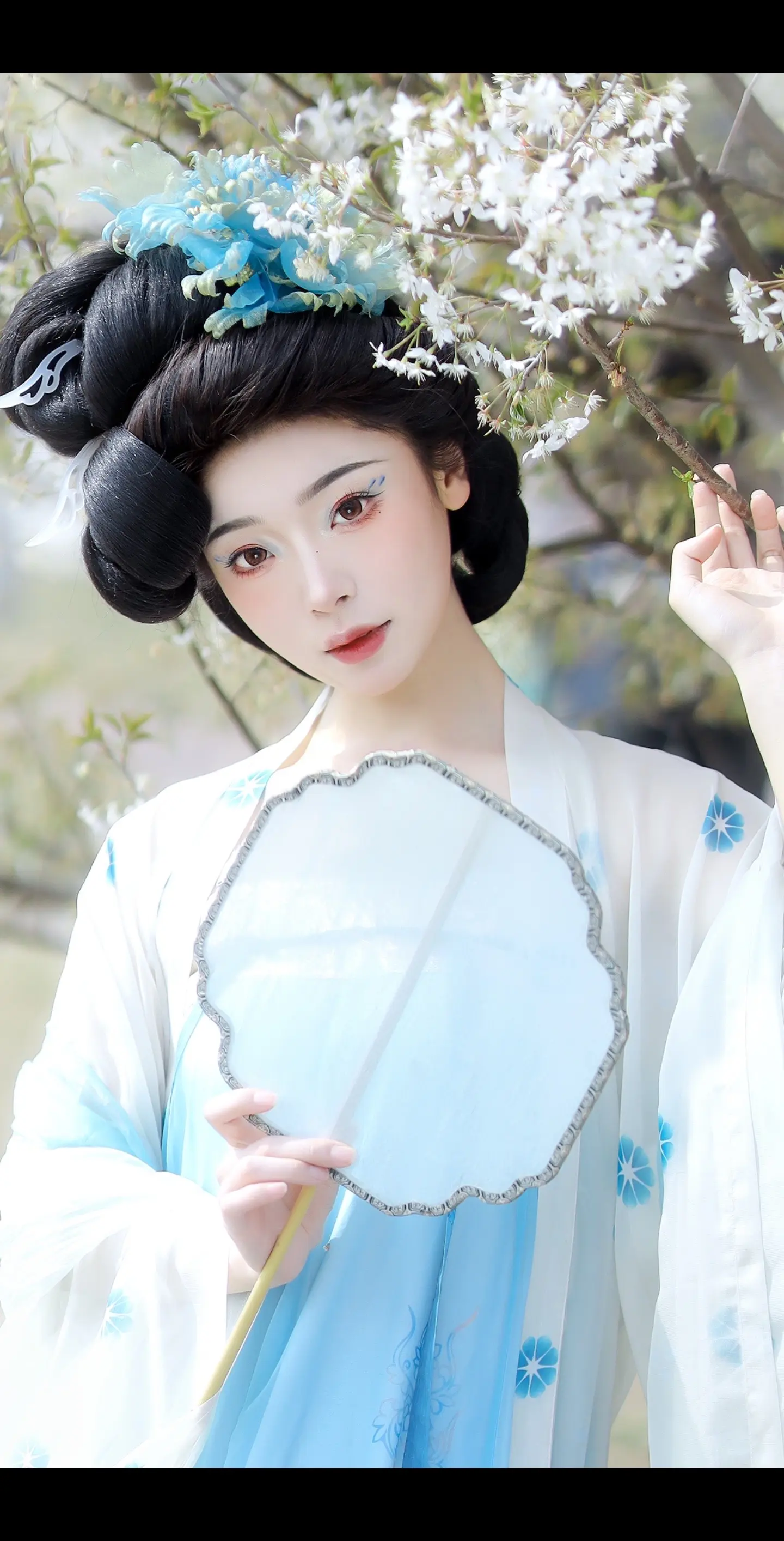 凌晨四点，我看见海棠花未眠。