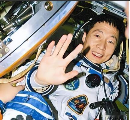 杨利伟为什么没再次探索太空？其实，他能够活着回来就属于是万幸，对于为什么不再次升