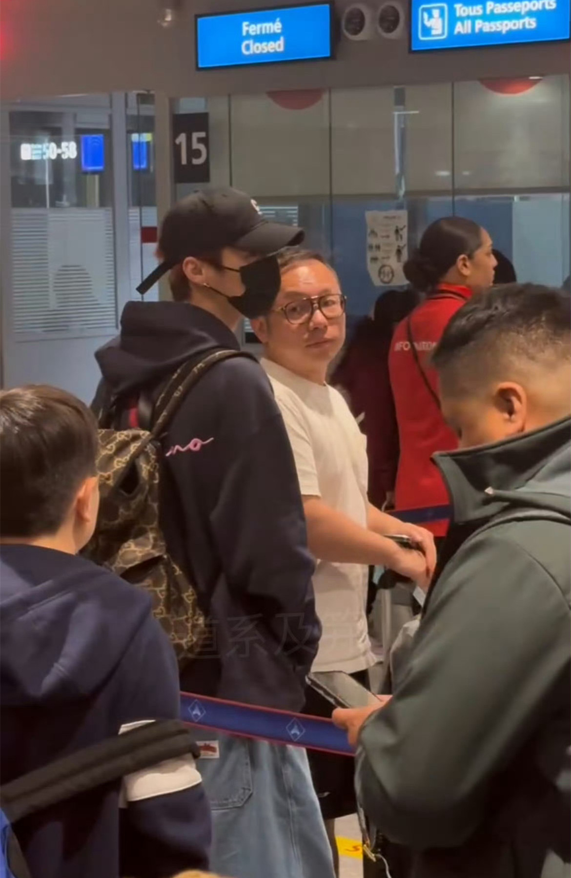 鹿晗机场路透捡到新鲜的了鹿哥！这又给我干到哪年去了，今夕是何年啊[哇] ​​​